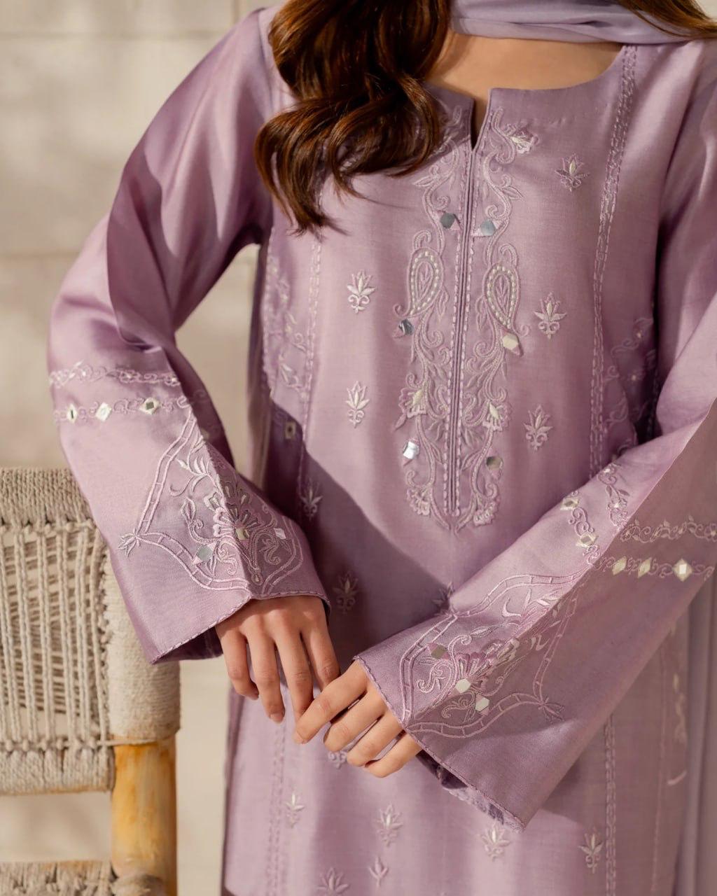 Jinisha Embroidered French Crepe Kurta Set