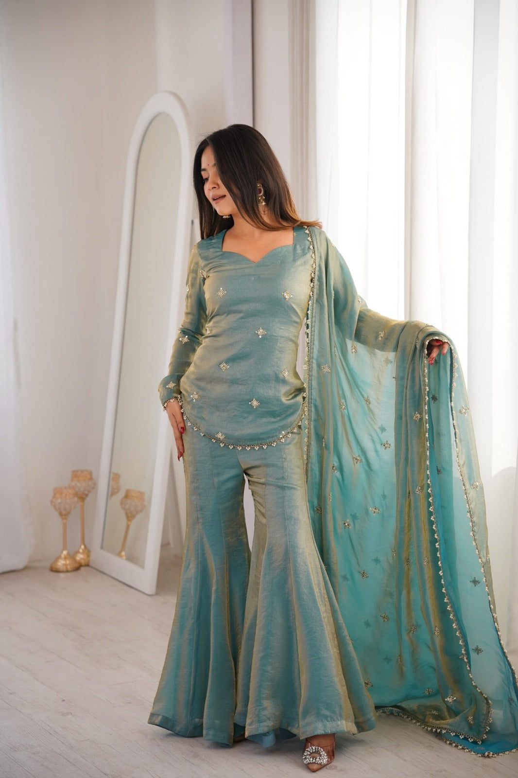 Jiya Scattered-Buti Silk Kurta & Potli Set