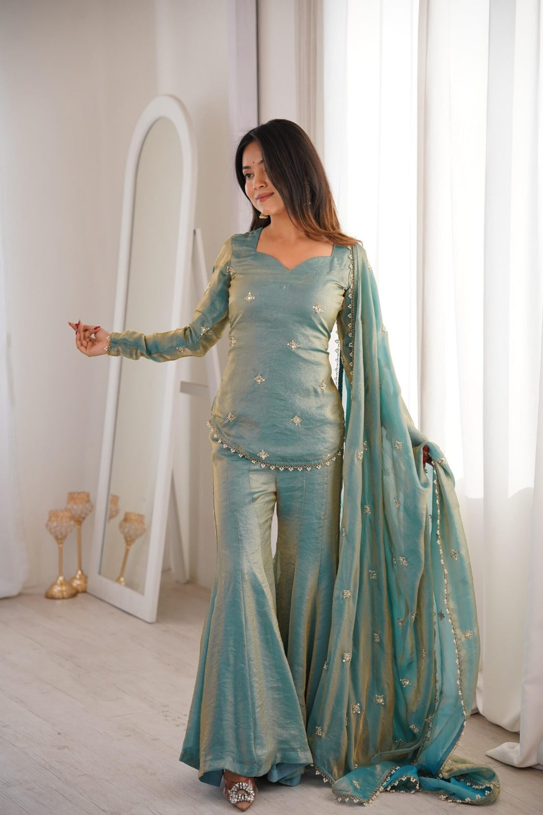 Jiya Scattered-Buti Silk Kurta & Potli Set