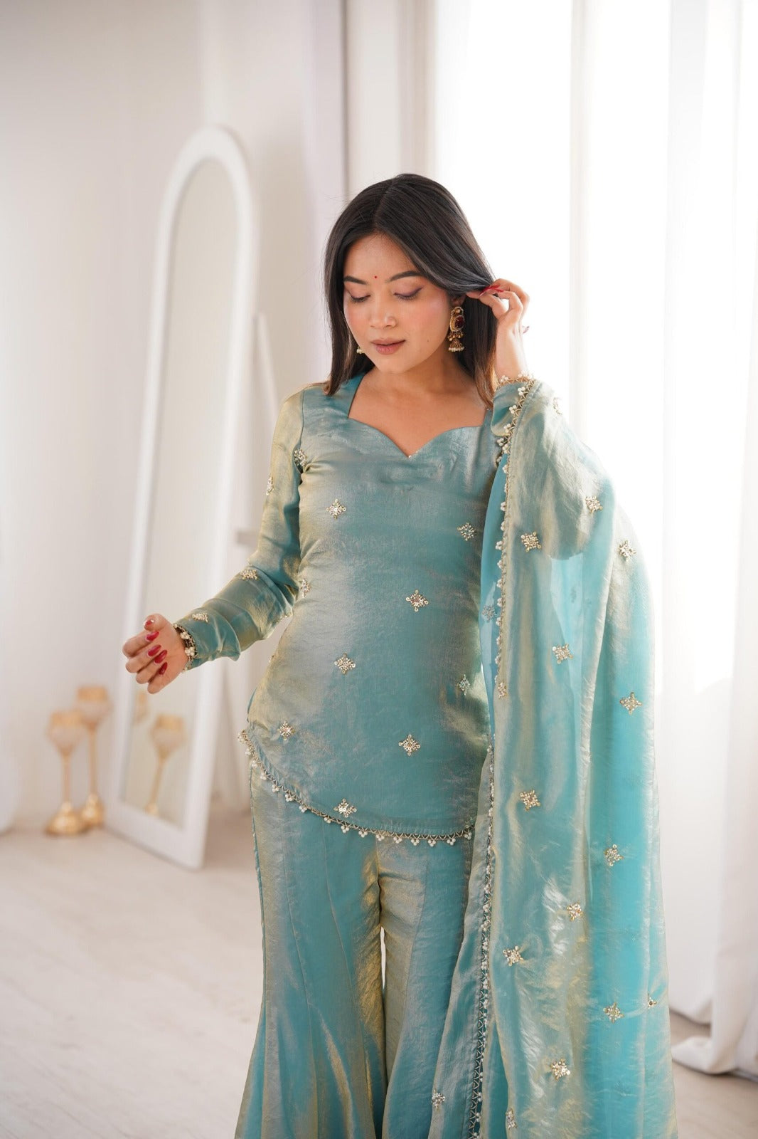 Jiya Scattered-Buti Silk Kurta & Potli Set