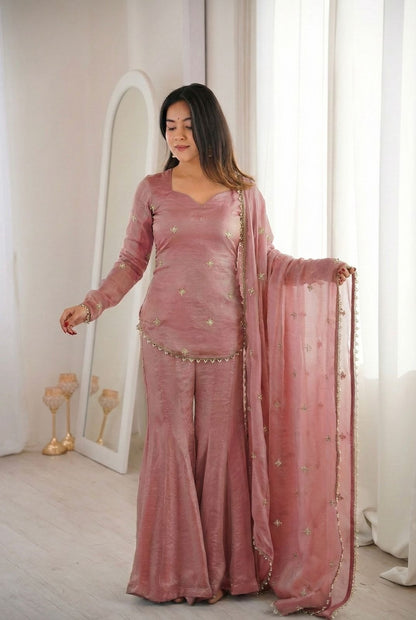 Jiya Scattered-Buti Silk Kurta & Potli Set