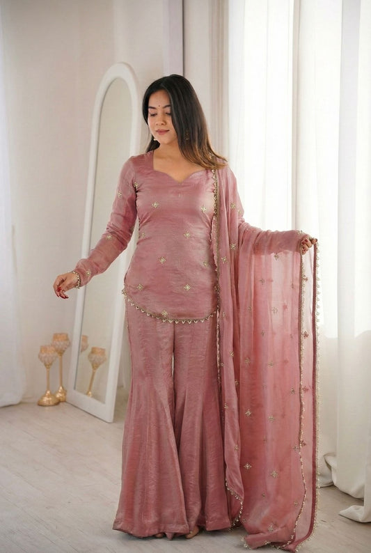 Jiya Scattered-Buti Silk Kurta & Potli Set
