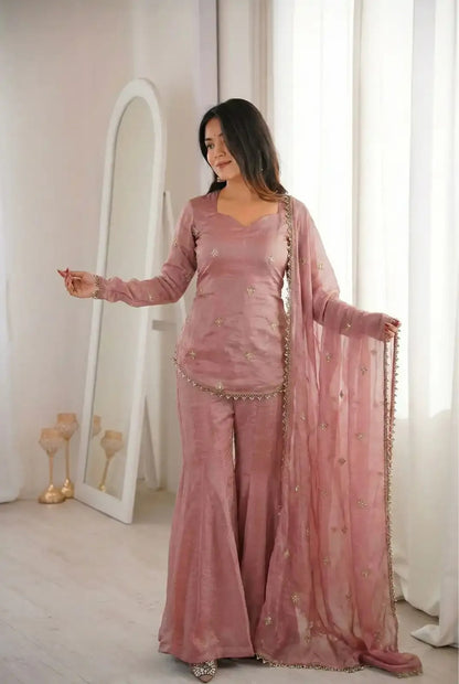 Jiya Scattered-Buti Silk Kurta & Potli Set