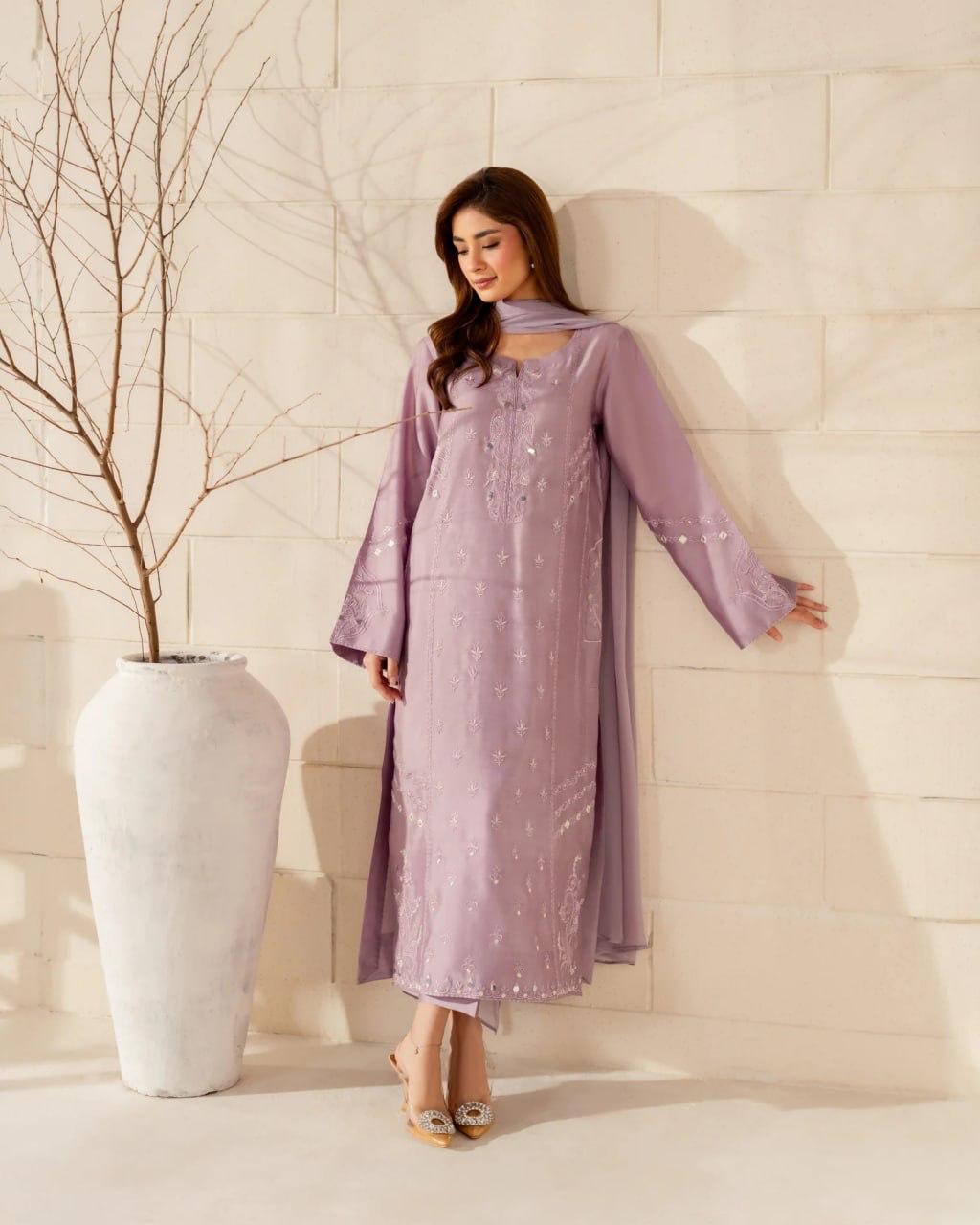 Jinisha Embroidered French Crepe Kurta Set