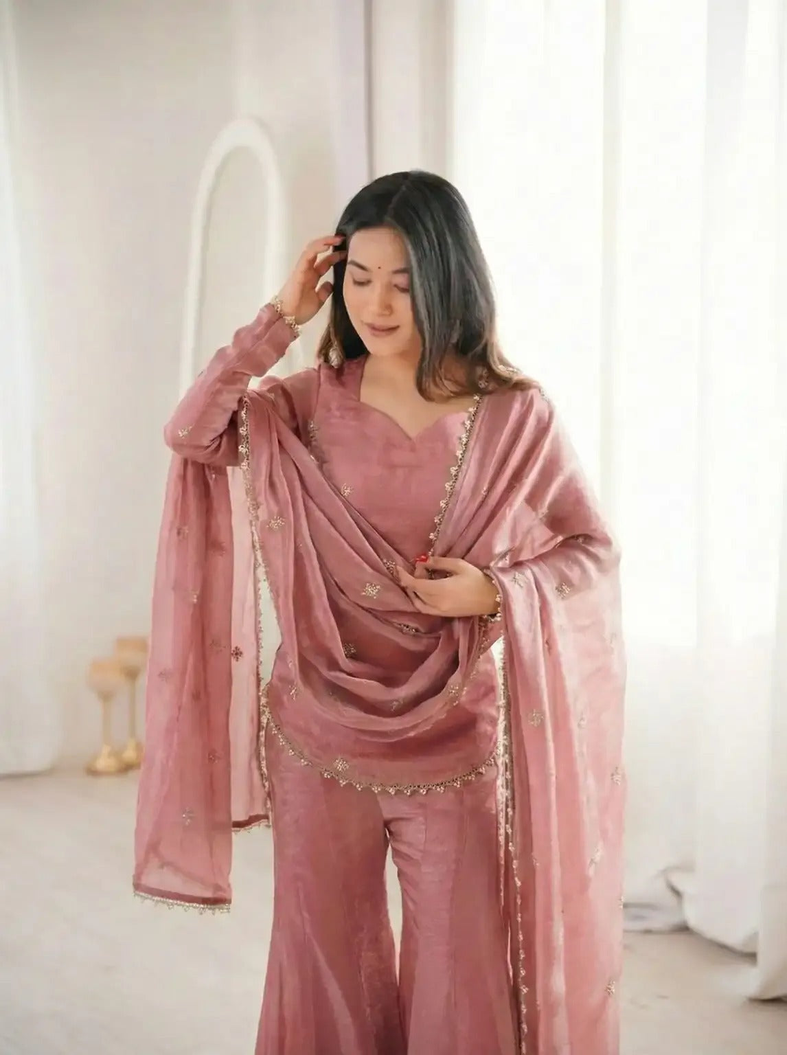 Jiya Scattered-Buti Silk Kurta & Potli Set