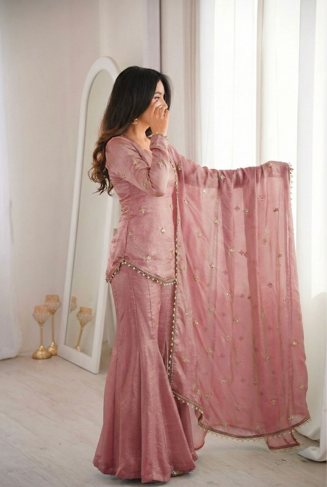 Jiya Scattered-Buti Silk Kurta & Potli Set