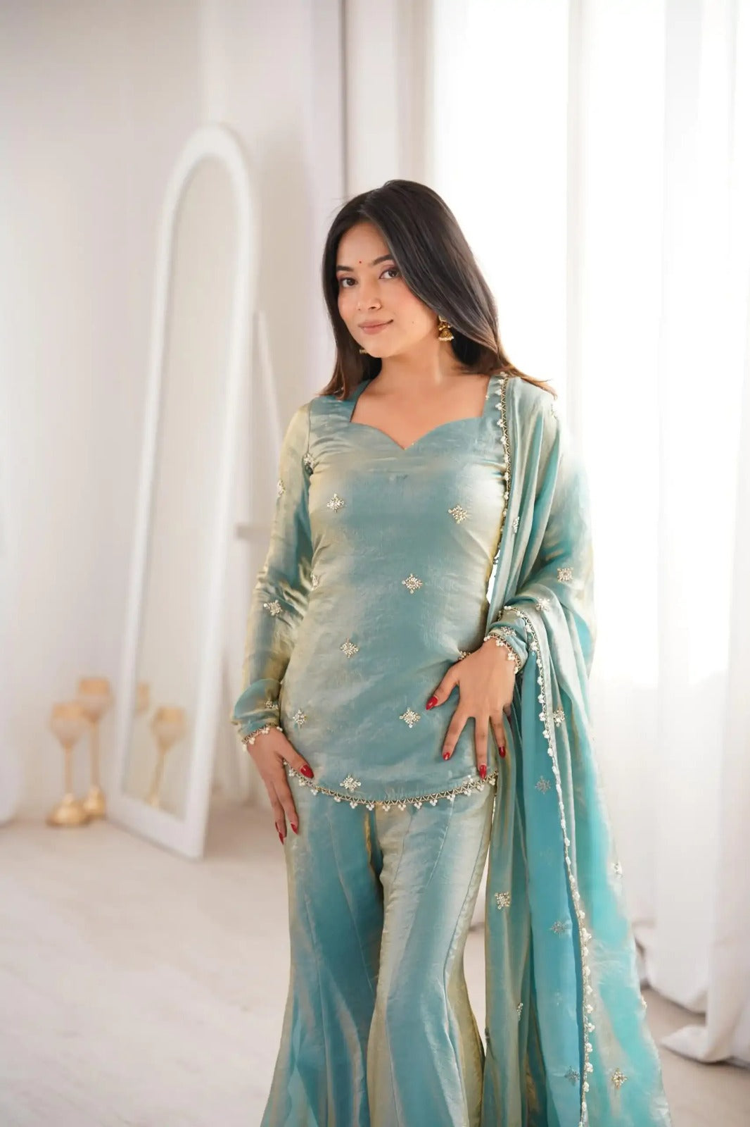 Jiya Scattered-Buti Silk Kurta & Potli Set